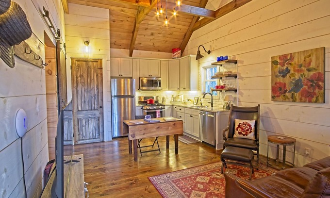 Ellijay Cabin | Vineyard Waterfall Cabin+Free Tasting on Turkey Creek