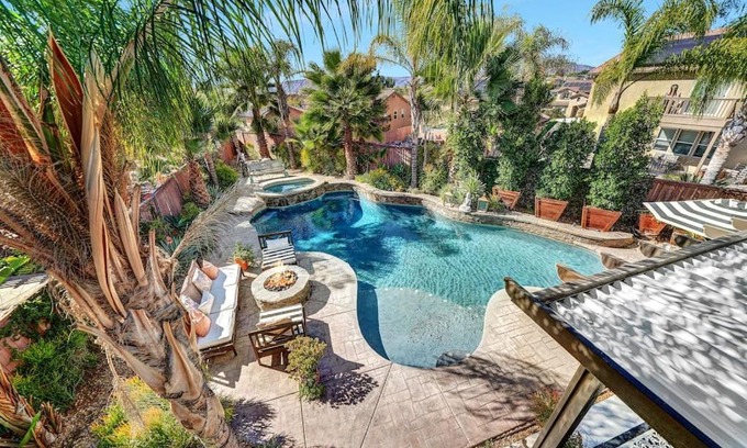 Murrieta House | Vino Villa Large home Sleeps 10! Large Salt water pool/spa