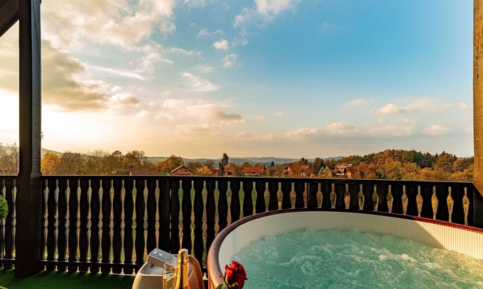 Donja Stubica House | Vinogradarov San - One Bedroom Holiday Home with Hot Tube