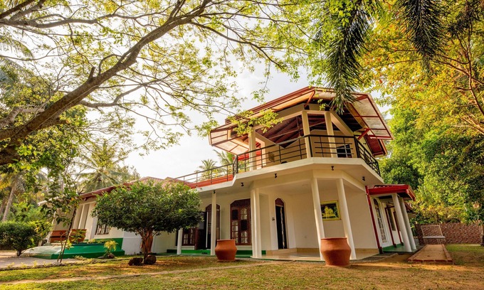 Narammala Villa | VinSri Villa 3-bedroom villa in brilliant Kadahapola with WiFi, fitness room, AC