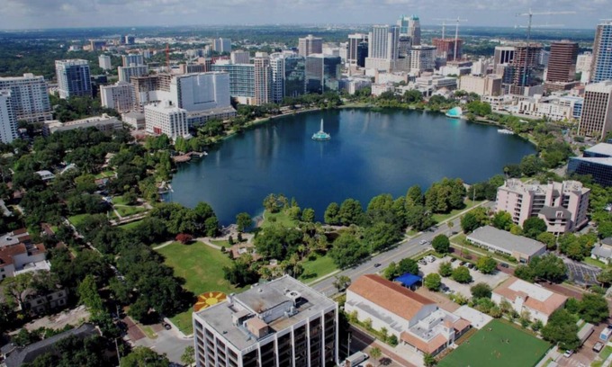 Lake Eola Heights Condo | Vintage 2 Bedroom 1.5 Bathroom Condo Lake View