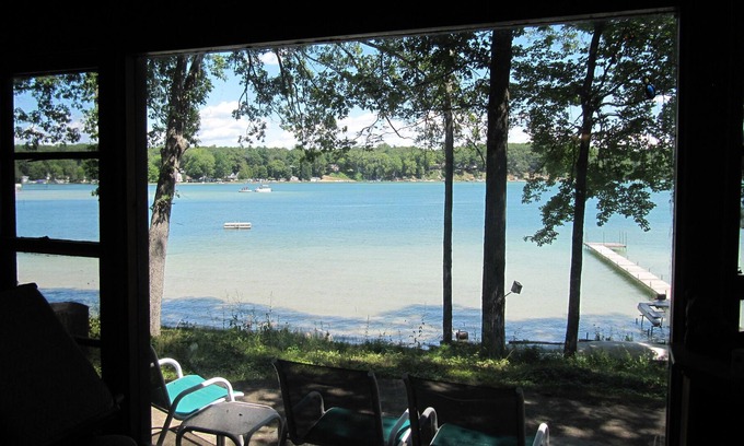 Newaygo Cabin | Vintage 3 bedroom cottage with 1.5 bath overlooking Bills Lake, Michigan