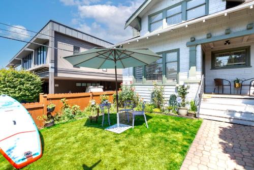 Eastlake House | Vintage 3 Bedroom Home in Prime Eastlake Seattle with Private Parking