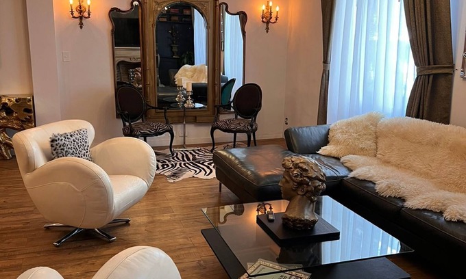 Almagro Condo | Vintage 4-bedroom condo in Recoleta, Buenos Aires. Safe neighborhood