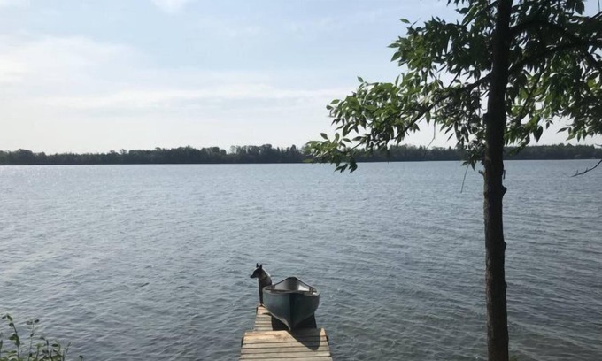 Ameliasburgh House | Vintage 77-Waterfront with Canoe