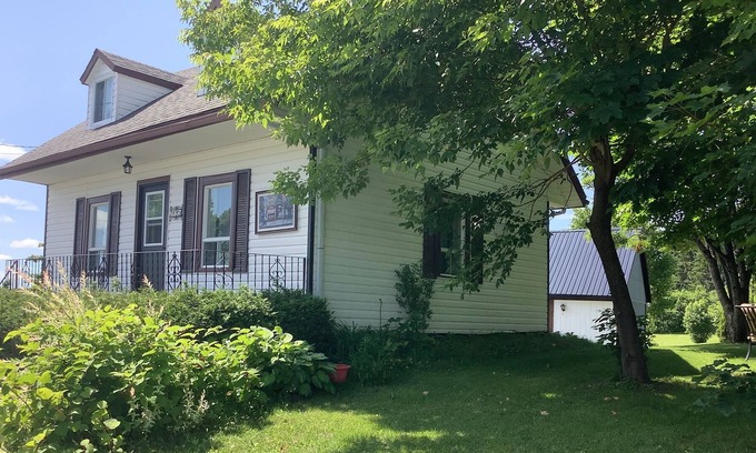 Saint-Severin House | Vintage and antique house and barn. 15 minutes from Miller Zoo, Orchard at Ti-Paul,