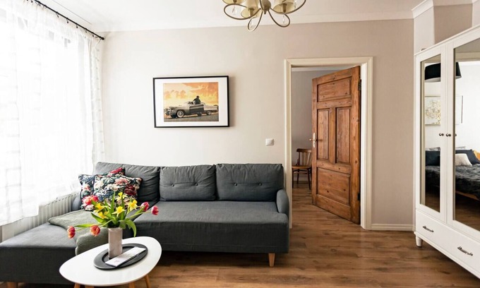 Grizinkalns Apartment | Vintage Apartments White/Free parking