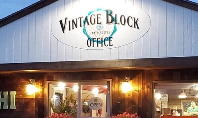 Okoboji Hotel | Vintage Block Inn & Suites
