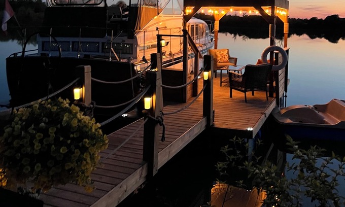 Wainfleet Boat Rental | Vintage Boat Stay