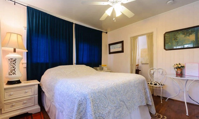 North of Wilshire House | Vintage California Bungalow, 18 blocks from the beach