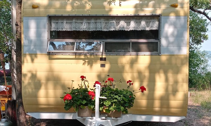 Big Lake House | Vintage Camper Trailer - lakeside site 1 hour from Minneapolis St. Paul Glamping
