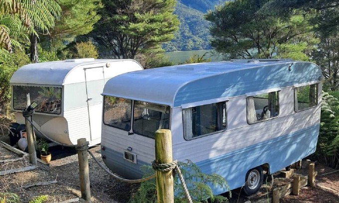 Moetapu Bay House | Vintage Caravans by the Sea