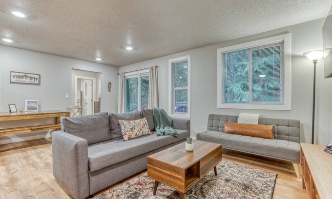 Mount Hood Village Condo | Vintage Charm at Mt Air Base of Hood - Unit 4