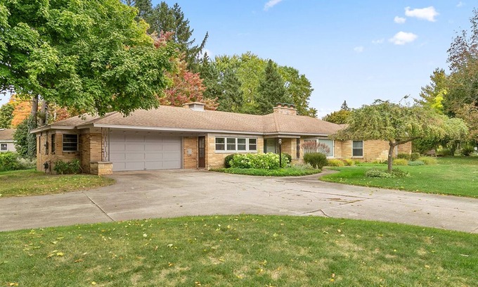 Creston House | Vintage Charm in Riverside Park