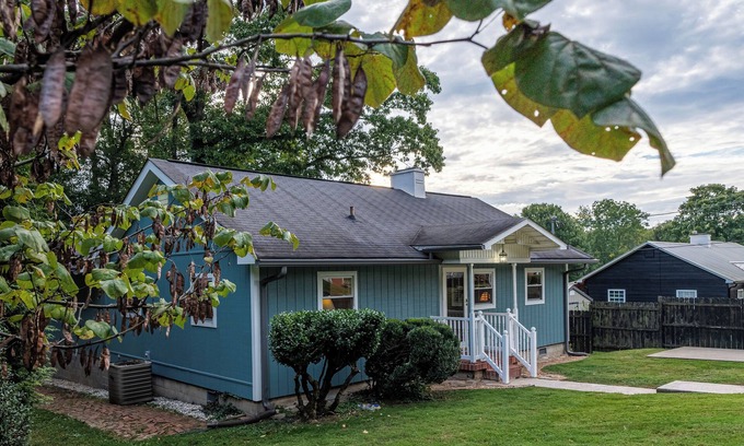 Fayetteville House | Vintage Charm in the New River Gorge
