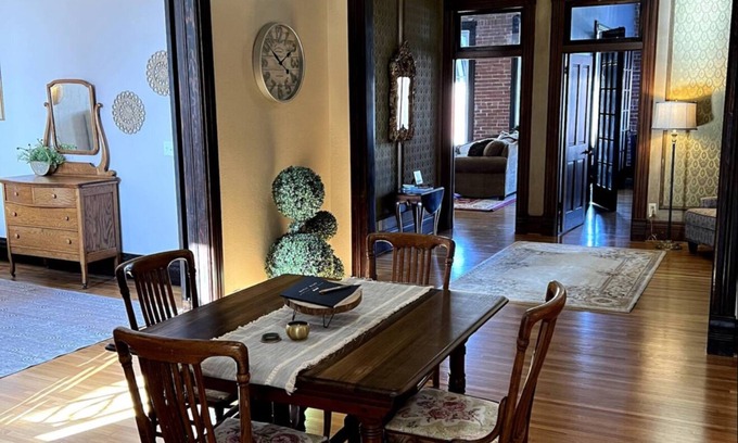 Chanute Apartment | Vintage charm with modern conveniences in downtown Chanute, Kansas.