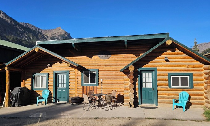 Cooke City-Silver Gate Cabin | Vintage Cooke City cabins in the heart of Downtown Cooke City, Montanan