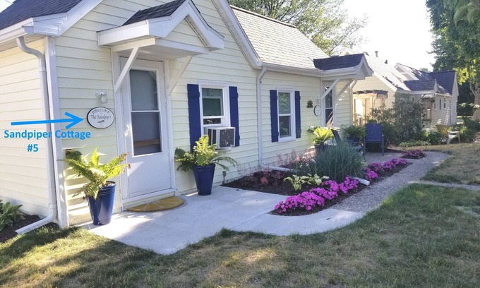 Ludington Cottage | Vintage Cottage 2 Blocks from Ludington Beach