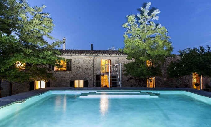 Sencelles House | Vintage' country house with charm, 2 - 8 persons, center of the island, wifi, pool, BBQ