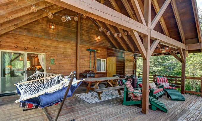 Cle Elum Cabin | Vintage dog-friendly riverfront cabin with covered deck & fireplace - near lake