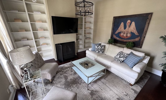 Beauregard Town Historic District House | ☆ Vintage Downtown Shotgun Home by LSU ☆ Washer/Dryer ☆ Se Habla Espanol