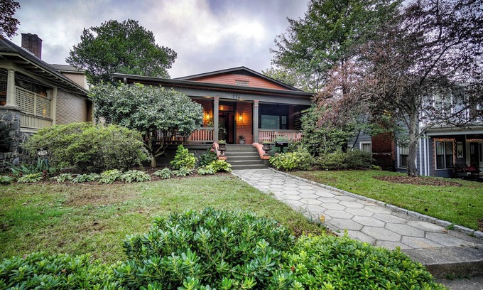 Inman Park Apartment | Vintage Elegance Meets Modern Comfort in Inman Park