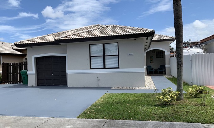 Ludlam House | Vintage Famlily getaway in safe and friendly family oriented neighborhood.
