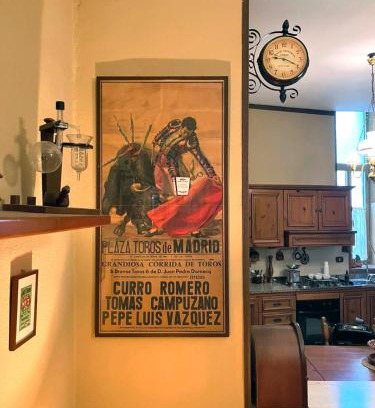 Quartieri Spagnoli Apartment | Vintage House Bar Naples By FH