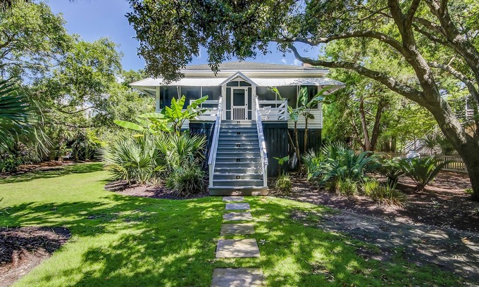 Sullivan's Island House | Vintage island cottage 1 block from beach with fenced yard, porch, & W/D