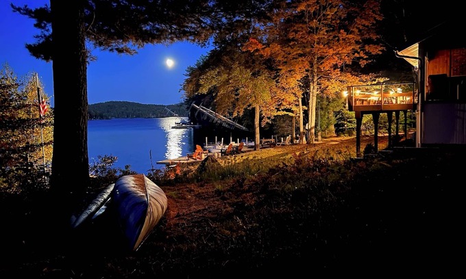 Barndoor Island House | Vintage island cottage on 2.5 acres and 376 feet of lake frontage!