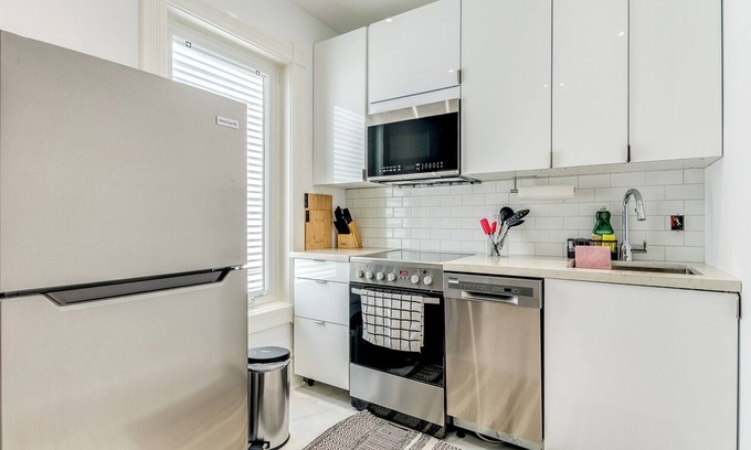 Palmerston - Little Italy Apartment | Vintage Little Italy 2 Bedroom