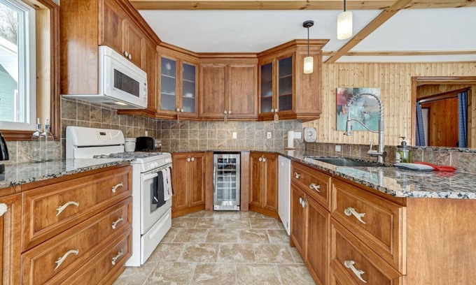 Papineau Regional County Municipality Cottage | Vintage luxury in the heart of the Petite Nation