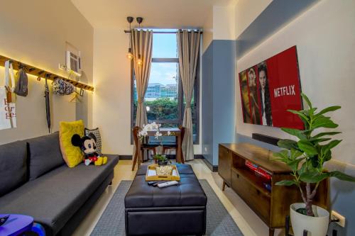 Pinagsama Apartment | Vintage Mickey Disney Stay in BGC -200mbps wifi