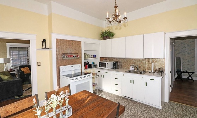 Grand Junction House | Vintage Parlor 2 Bedroom Home