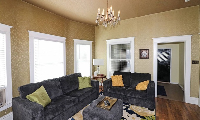 Grand Junction House | Vintage Parlor Close to CMU and Hospital