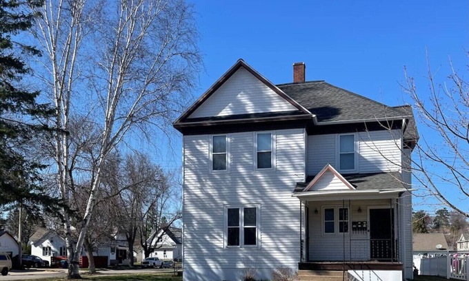 Wausau Apartment | Vintage & Quaint downtown apt
