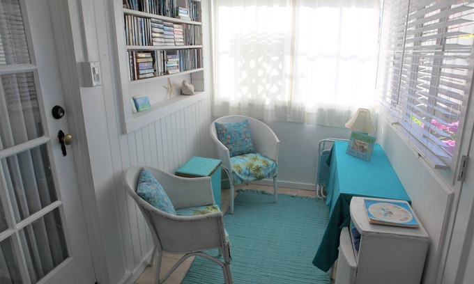 Eastside Santa Cruz House | Vintage Santa Cruz Cottage, Steps From The Beach