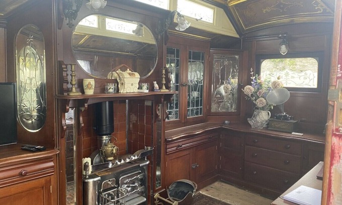 Turnchapel House | Vintage Showman's Wagon For Two Close to Beach