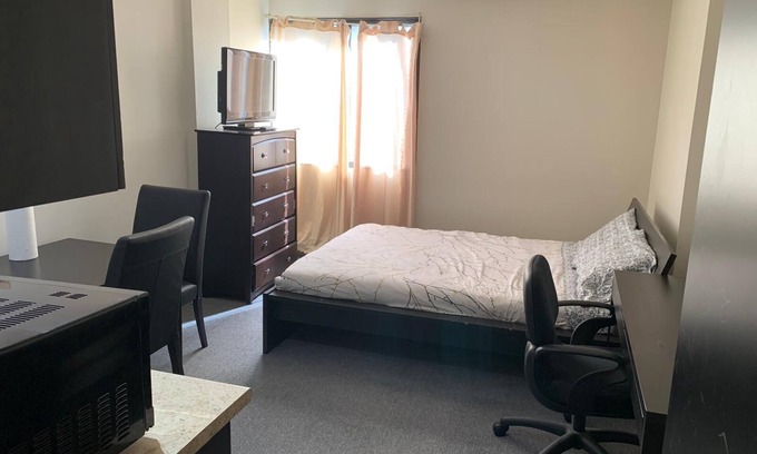 Eau Claire Apartment | Vintage Studio in Calgary’s Downtown West End