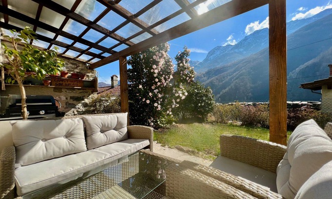 Camedo House | Vintage-style vacation home with a view of the Centovalli (La Canonica)