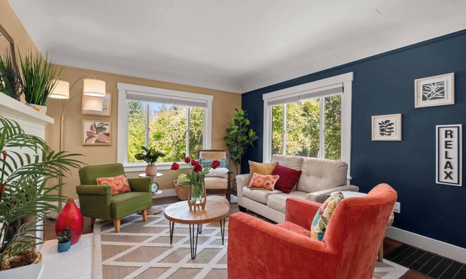Olympia House | Vintage Vibes - 8 Guests 1628sf