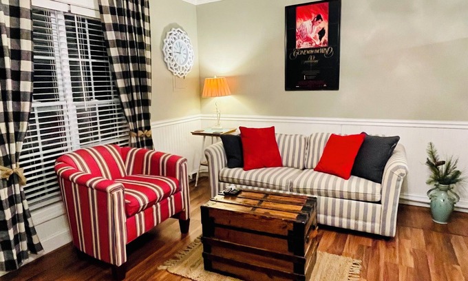Cordova House | Vintage Villa Guesthouse