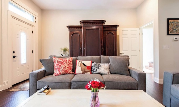 Germantown Apartment | Vintage yet Modern Highlands home! Walk to venues!