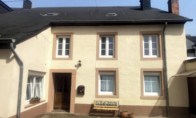 Fell Cottage | Vintner's cottage beautiful vineyard trails + slate mining tour 9 km to Trier