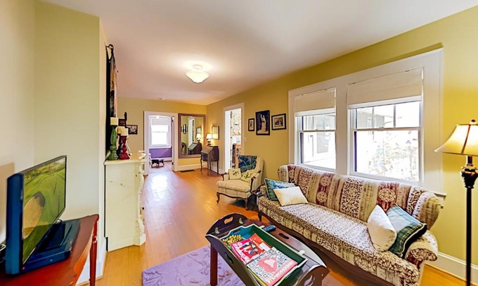 Hendersonville House | Vintner's Cottage