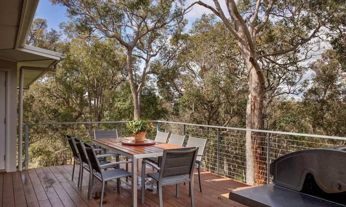 Quindalup House | Vintners - modern, 2bdrm wings, 3 acres nature setting