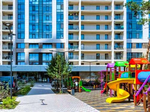 Dniprovs'kyi District Apartment | VIP апартаменти в ЖК Автограф Дарниця, Центр серця