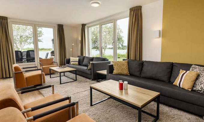 Municipality of Emmen House | VIP-Cottage für 12 Personen