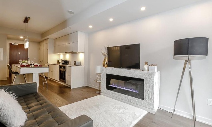 Byward Market - Parliament Hill Apartment | ViP Downtown Luxury 1 Bedroom With Underground Parking