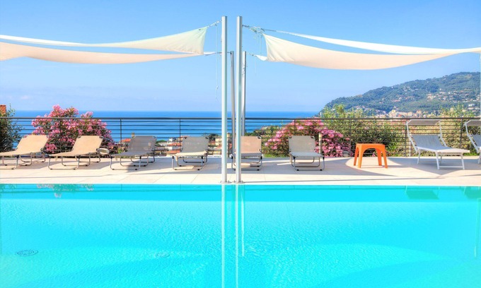 Diano Marina Apartment | ViP Panorama 2 - apartment in modern Hi-Tech villa, with Jacuzzi and pool, sea-view